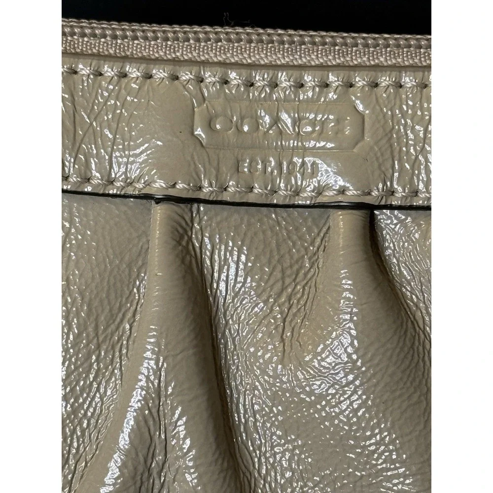Coach Madison Pleated Patent Leather Wristlet Beige Cream Detachable Strap Y2K